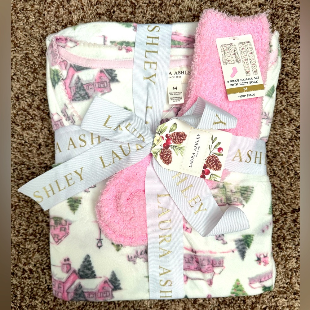 Brand new Laura Ashley Women’s Pajamas Med
